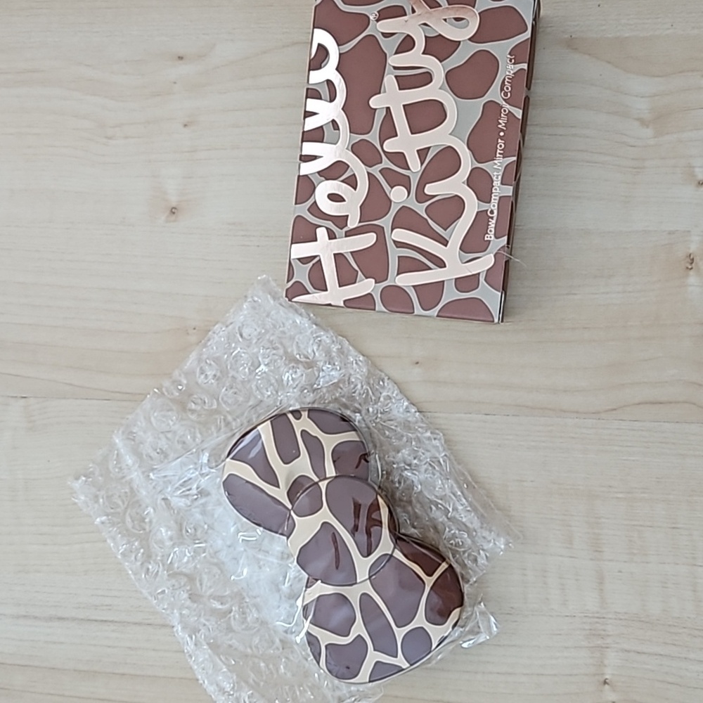 Hello kitty leopard mirror compact